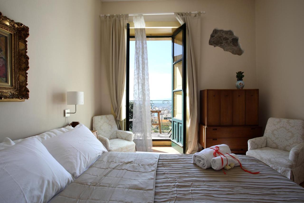 Greek Theater - Sea View Apartment Таормина Экстерьер фото